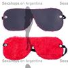 Antifaz negro con peluche rojo
